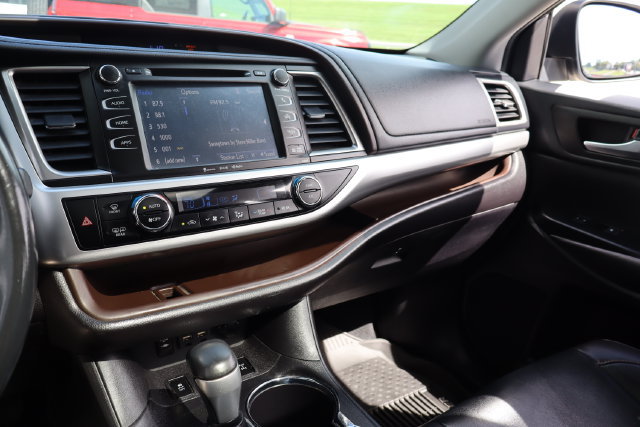 Used 2019 Toyota Highlander XLE AWD/4WD image 22