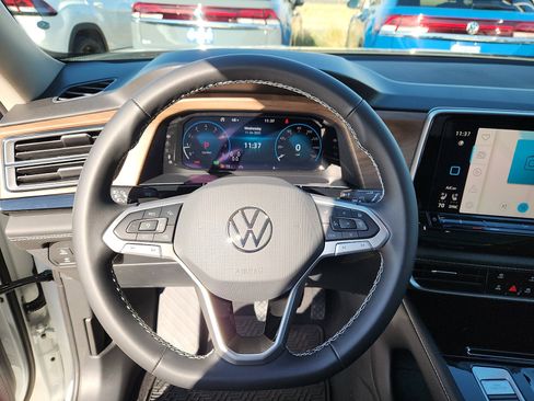 New 2026 Volkswagen Atlas SE image 16