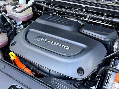 Used 2023 Chrysler Pacifica Touring-L FWD image 30