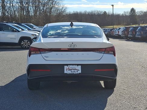 Used 2024 Hyundai Elantra SEL image 5
