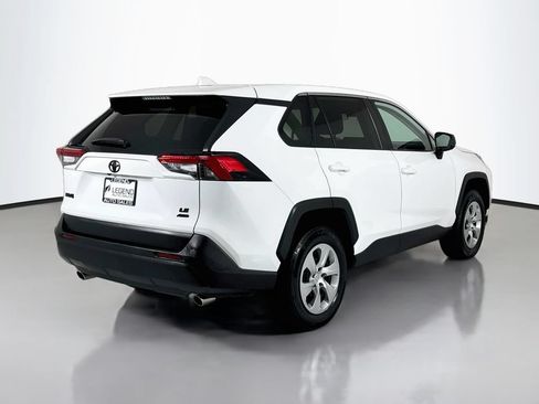 Used 2022 Toyota RAV4 LE AWD/4WD image 5
