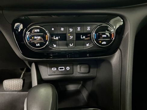 Used 2022 Buick Encore GX Select w/ Sport Touring Package FWD image 16