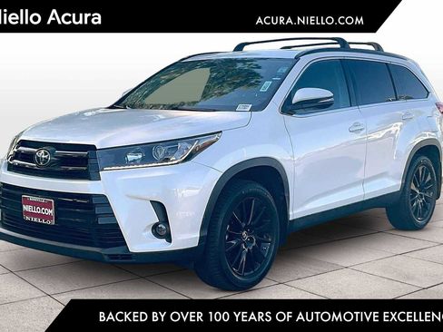Used 2019 Toyota Highlander SE image 1