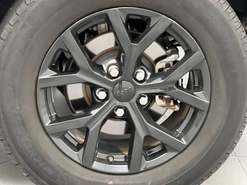 Used 2024 Jeep Grand Cherokee Altitude RWD image 71