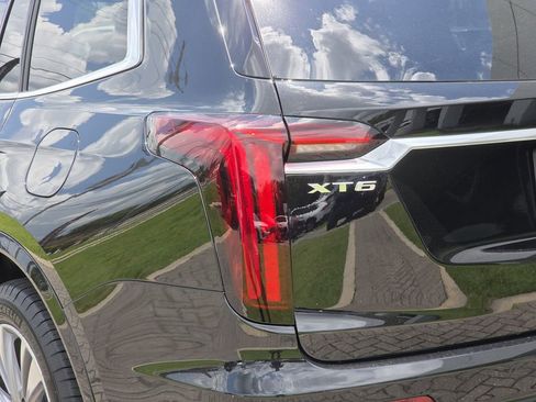 New 2025 Cadillac XT6 Premium Luxury FWD image 9