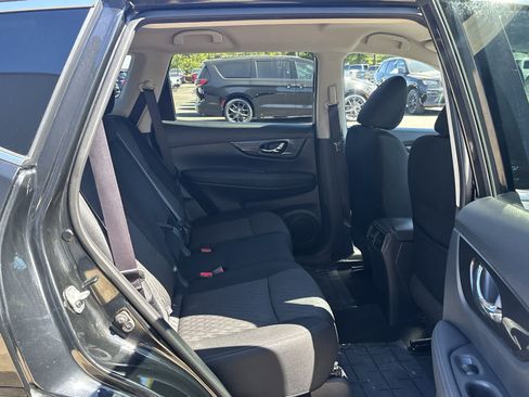 Used 2019 Nissan Rogue SV FWD image 10