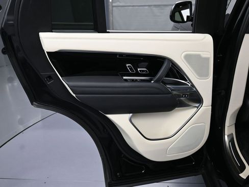 Used 2023 Land Rover Range Rover Autobiography image 26