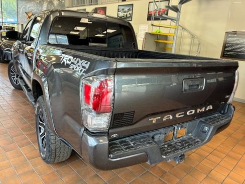 Used 2020 Toyota Tacoma TRD Sport  Medium Bed image 5