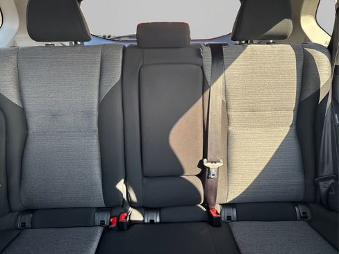 Used 2022 Nissan Rogue SV image 18