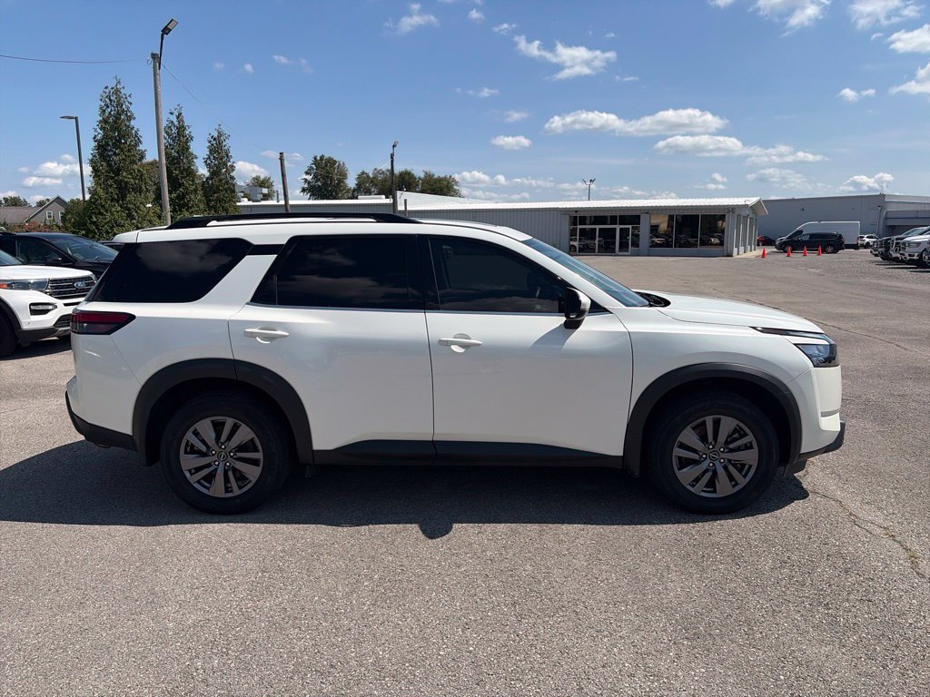 Used 2024 Nissan Pathfinder SV w/ SV Premium Package AWD/4WD image 7