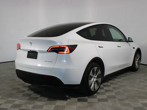 Used 2022 Tesla Model Y Long Range AWD/4WD image 35