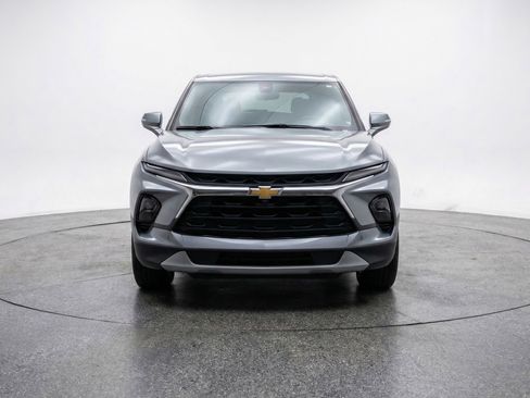 Used 2025 Chevrolet Blazer LT image 2