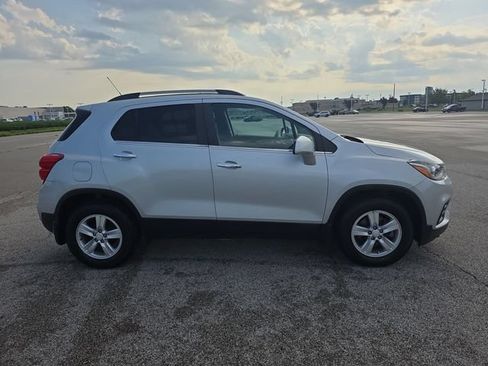 Used 2020 Chevrolet Trax LT w/ LT Convenience Package FWD image 14