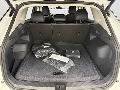 New 2025 Volkswagen Tiguan SE image 9