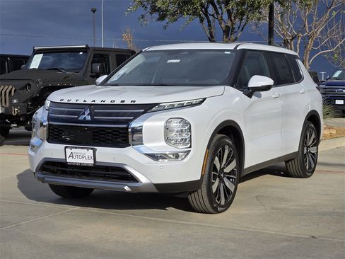 New 2026 Mitsubishi Outlander SE image 2