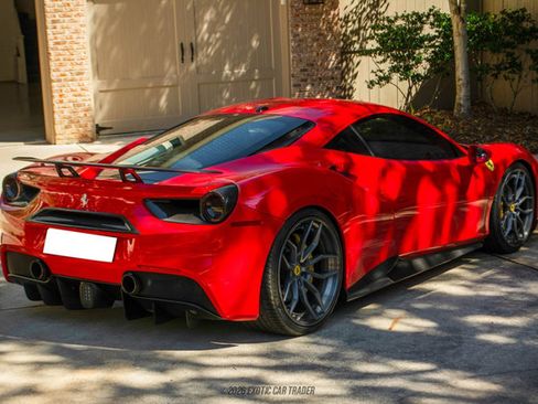 Used 2017 Ferrari 488 GTB image 8