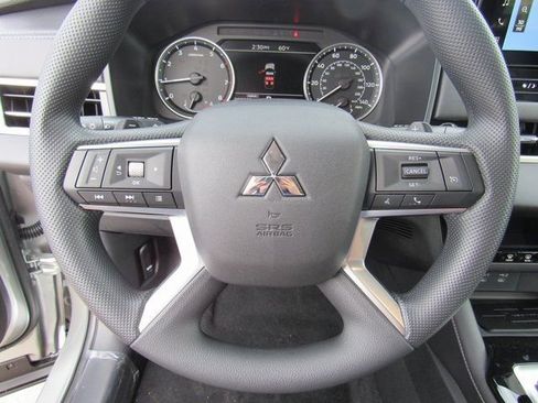 New 2026 Mitsubishi Outlander ES image 20