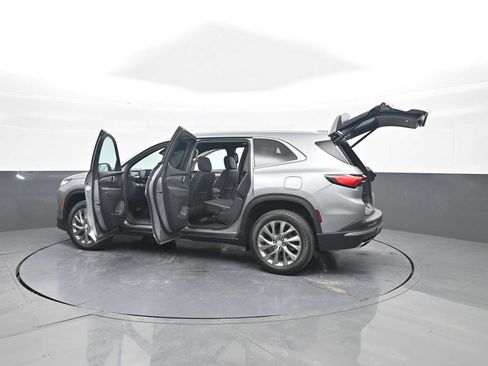 Used 2025 Buick Enclave Preferred w/ Power Package image 52