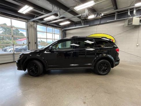 Used 2020 Dodge Journey SE w/ SE Popular Equipment Group FWD image 2