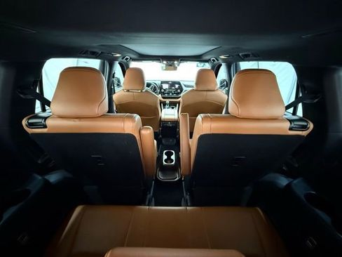 Used 2020 Toyota Highlander Limited Platinum image 30