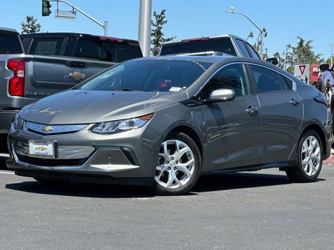 Used 2017 Chevrolet Volt Premier w/ Driver Confidence II Package FWD image 9