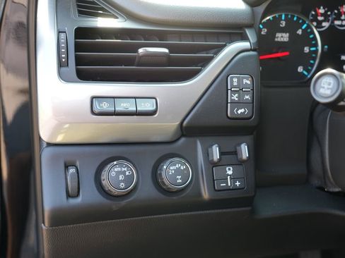 Used 2018 Chevrolet Suburban Premier AWD/4WD image 16