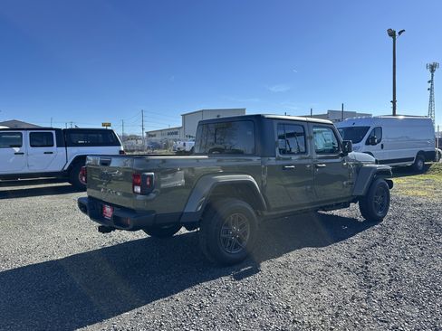 New 2026 Jeep Gladiator Sport image 5