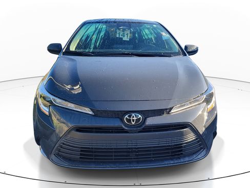 Used 2023 Toyota Corolla LE image 2