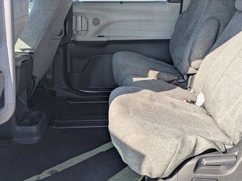 Used 2024 Toyota Sienna XLE FWD image 16