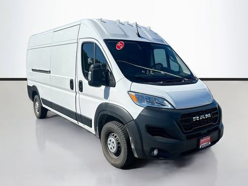 Used 2025 RAM ProMaster 2500 w/ Convenience Group FWD image 3
