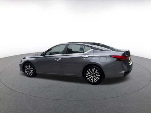 Used 2025 Nissan Altima 2.5 SV FWD image 10