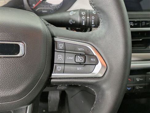 Certified 2025 Jeep Compass Limited image 19