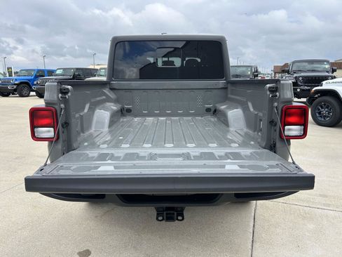 Used 2022 Jeep Gladiator Sport AWD/4WD image 24