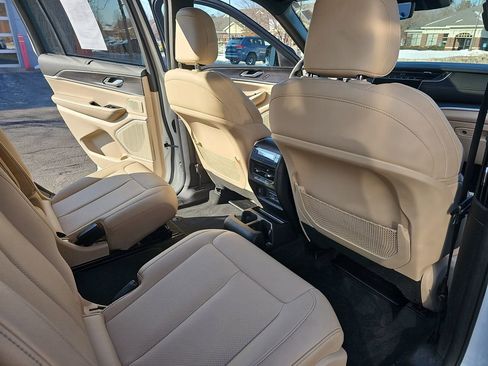 Used 2023 Jeep Grand Cherokee L Limited w/ Luxury Tech Group II image 11