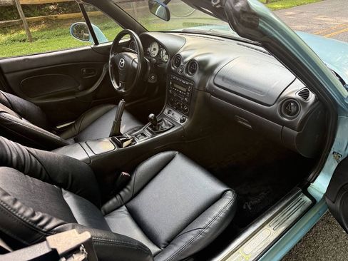 Used 2001 MAZDA MX-5 Miata RWD image 28