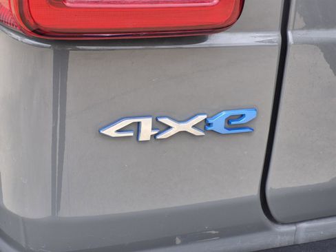 Used 2023 Jeep Wrangler Unlimited Sahara w/ Cold Weather Group image 9