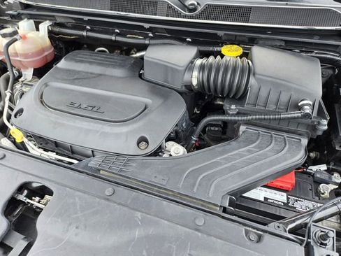 Used 2022 Chrysler Pacifica Touring-L FWD image 19