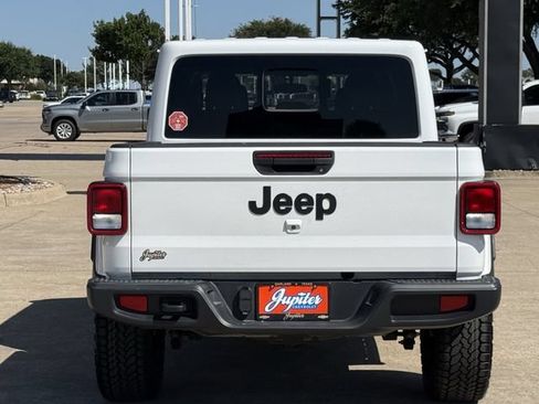 Used 2025 Jeep Gladiator Sport AWD/4WD image 6