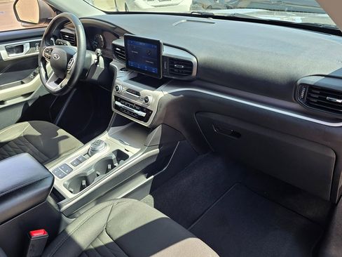 Used 2021 Ford Explorer XLT RWD image 14