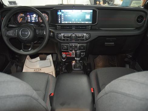 Used 2025 Jeep Gladiator Rubicon AWD/4WD image 28