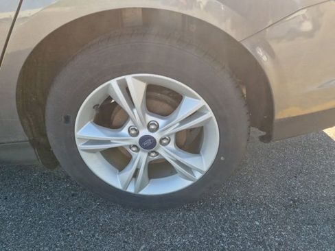 Used 2014 Ford Focus SE FWD image 9