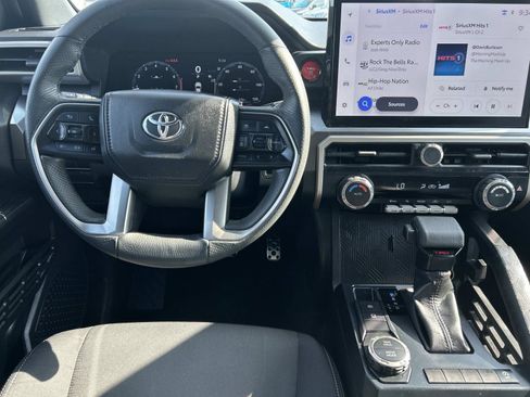 Used 2025 Toyota Tacoma TRD Sport RWD image 13