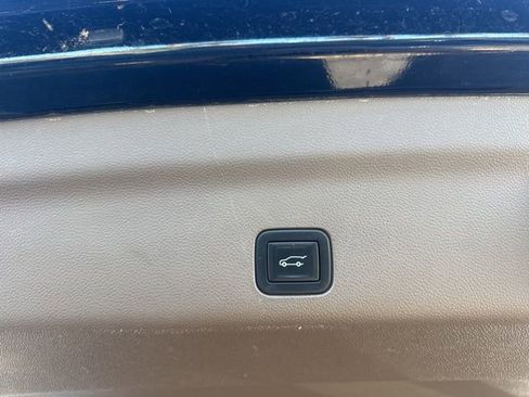 Used 2021 GMC Yukon XL Denali w/ Denali Premium Package image 28