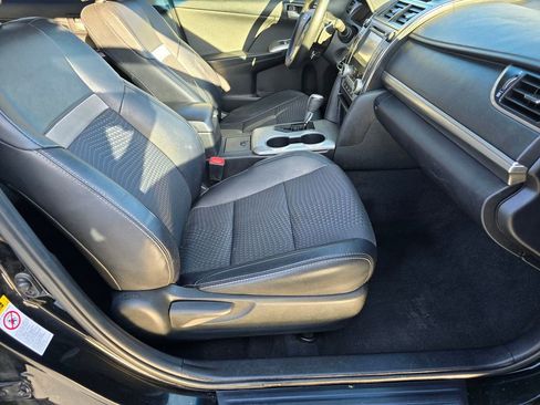 Used 2013 Toyota Camry SE image 12