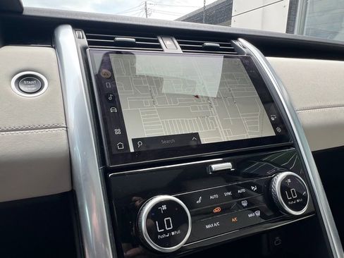 Used 2024 Land Rover Discovery S image 24