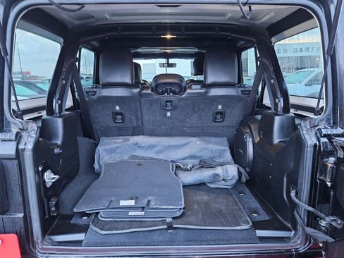 Used 2018 Jeep Wrangler Unlimited Rubicon image 32