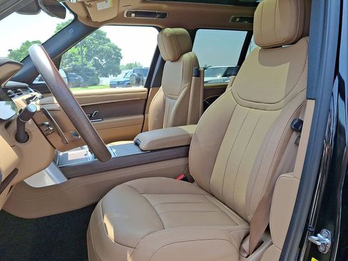 New 2025 Land Rover Range Rover SE image 17
