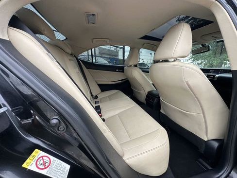 Used 2016 Lexus IS 300 AWD image 32