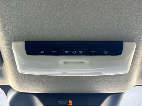 Certified 2025 Nissan Kicks S image 28