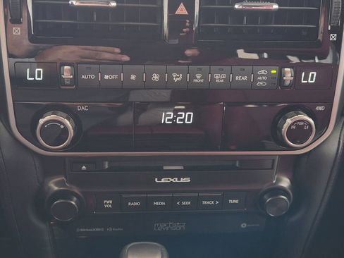 Certified 2022 Lexus GX 460 Premium w/ Premium Plus Package AWD/4WD image 17